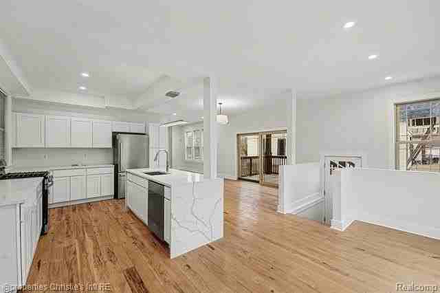 1463 Baldwin St - Photo 3 of 16