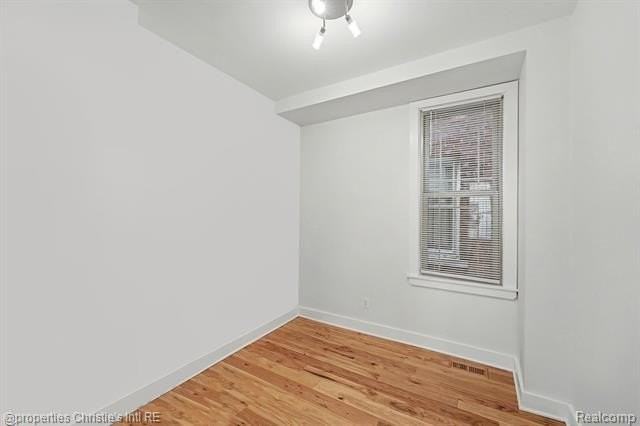 1463 Baldwin St - Photo 6 of 16