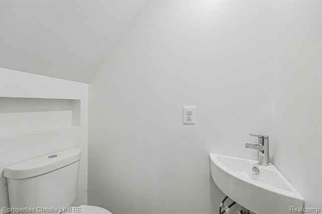 1463 Baldwin St - Photo 7 of 16