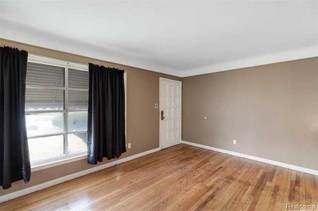 20254 Mackay St - Photo 6 of 19