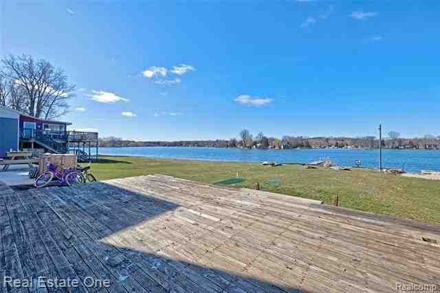 1982 S Ortonville Rd - Photo 2 of 46