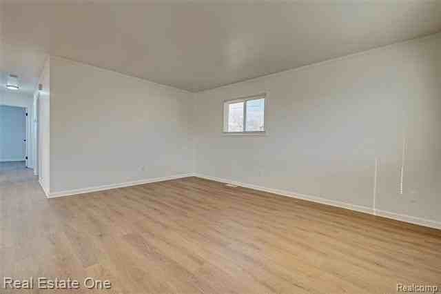 1982 S Ortonville Rd - Photo 4 of 46