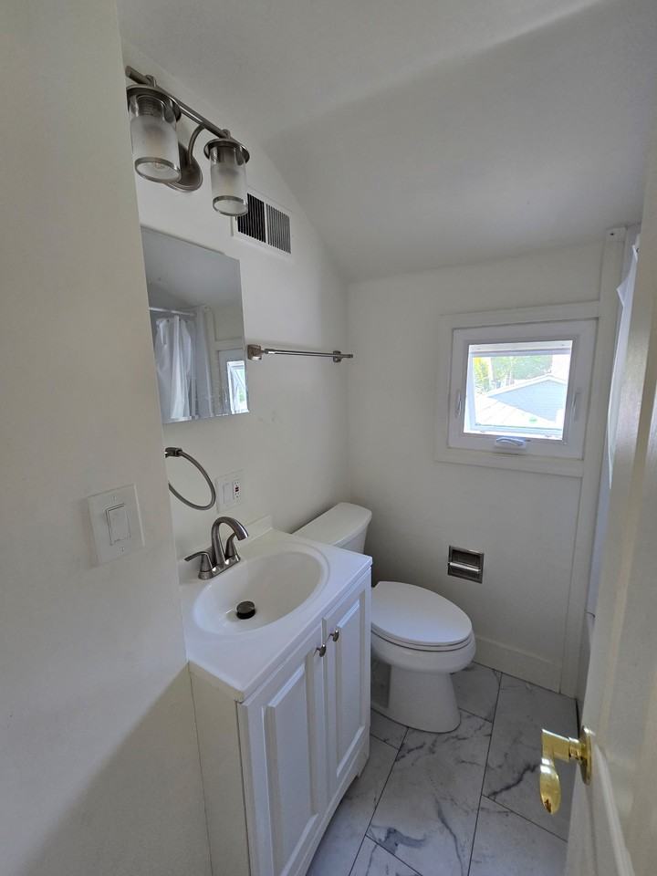 580 82nd St - Photo 3 of 8