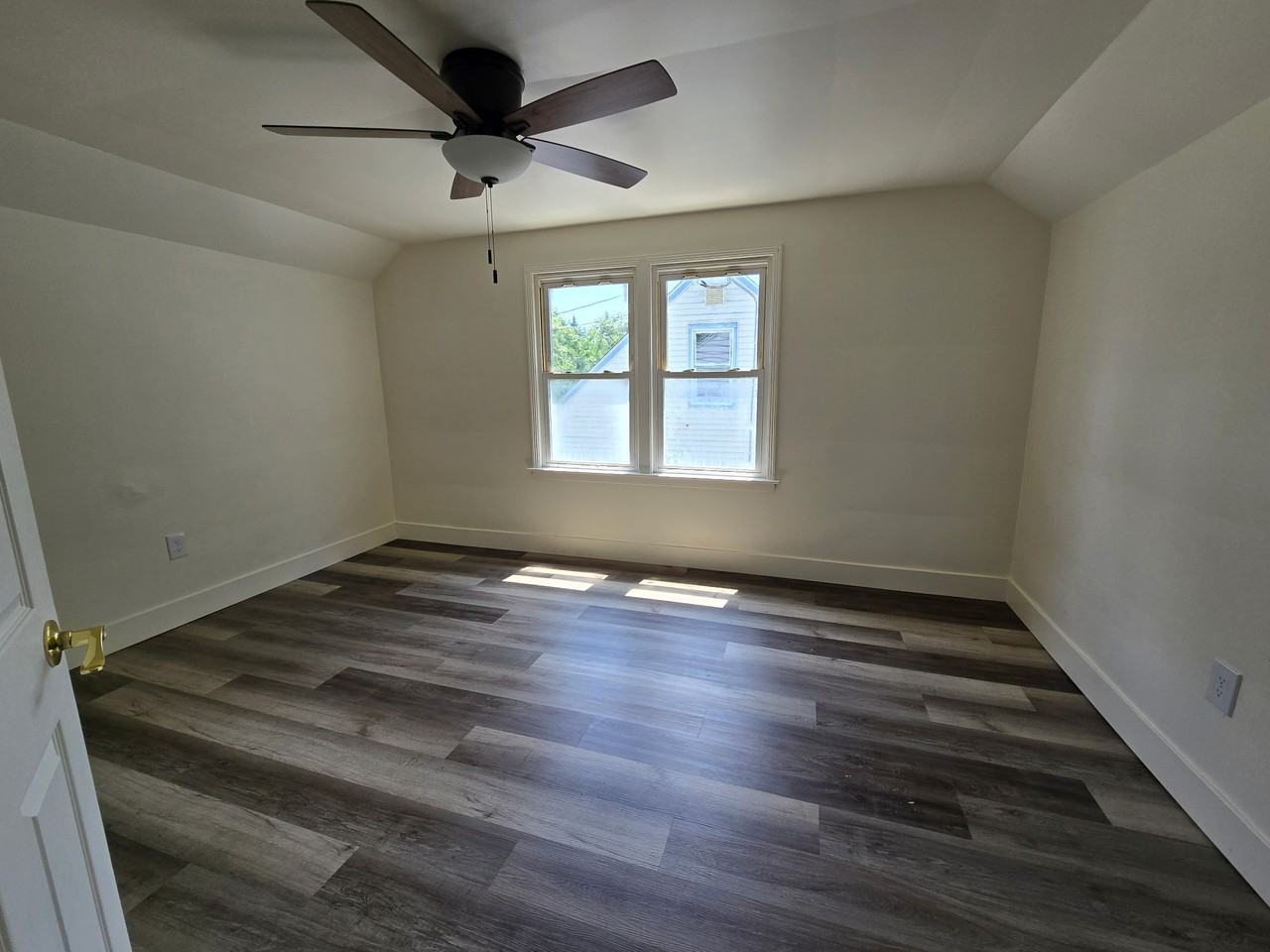 580 82nd St - Photo 4 of 8