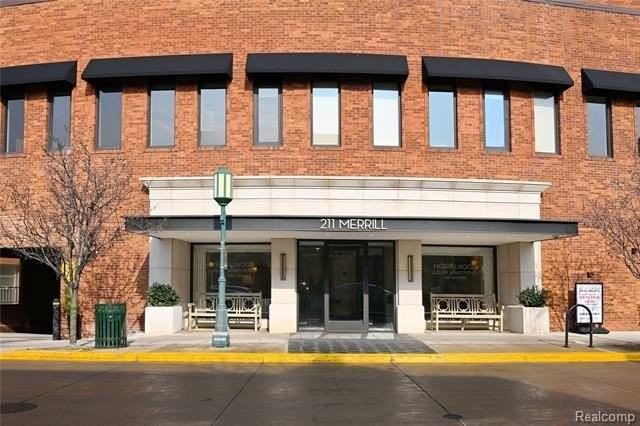 211 E Merrill St #405