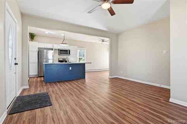 532 E Broad St - Photo 3 of 15