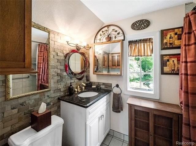 1115 Eton Cross Rd - Photo 5 of 19