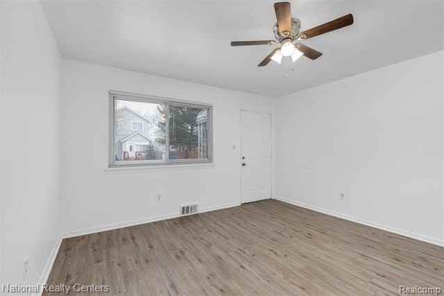 11076 Essex Ave - Photo 4 of 23
