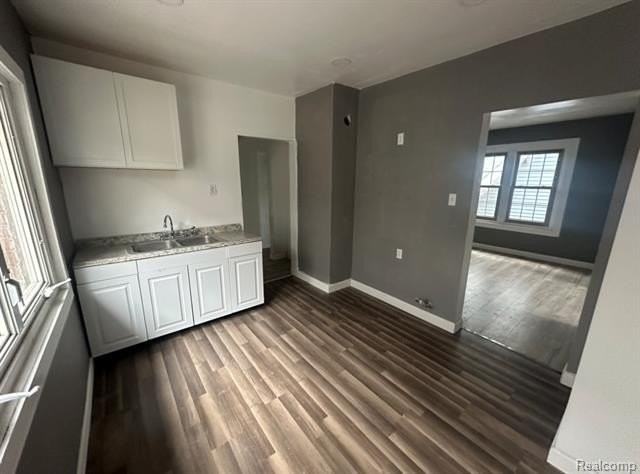 3220 Gladstone St - Photo 4 of 8