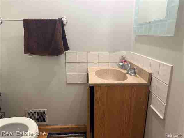 23677 Stonehenge Blvd - Photo 6 of 11