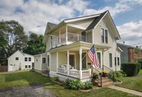 featured image of 225 S Center St