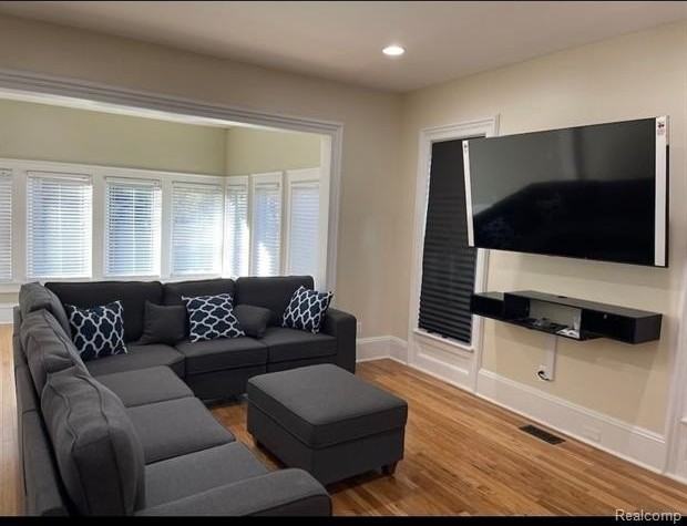 225 S Center St - Photo 7 of 21