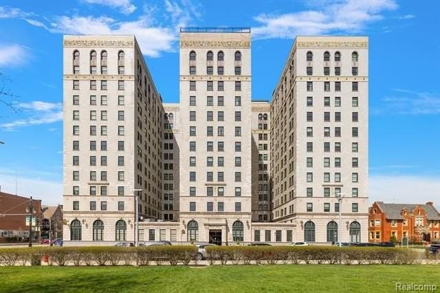 15 E Kirby St #315