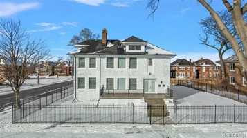 featured image of 2080 Gladstone St