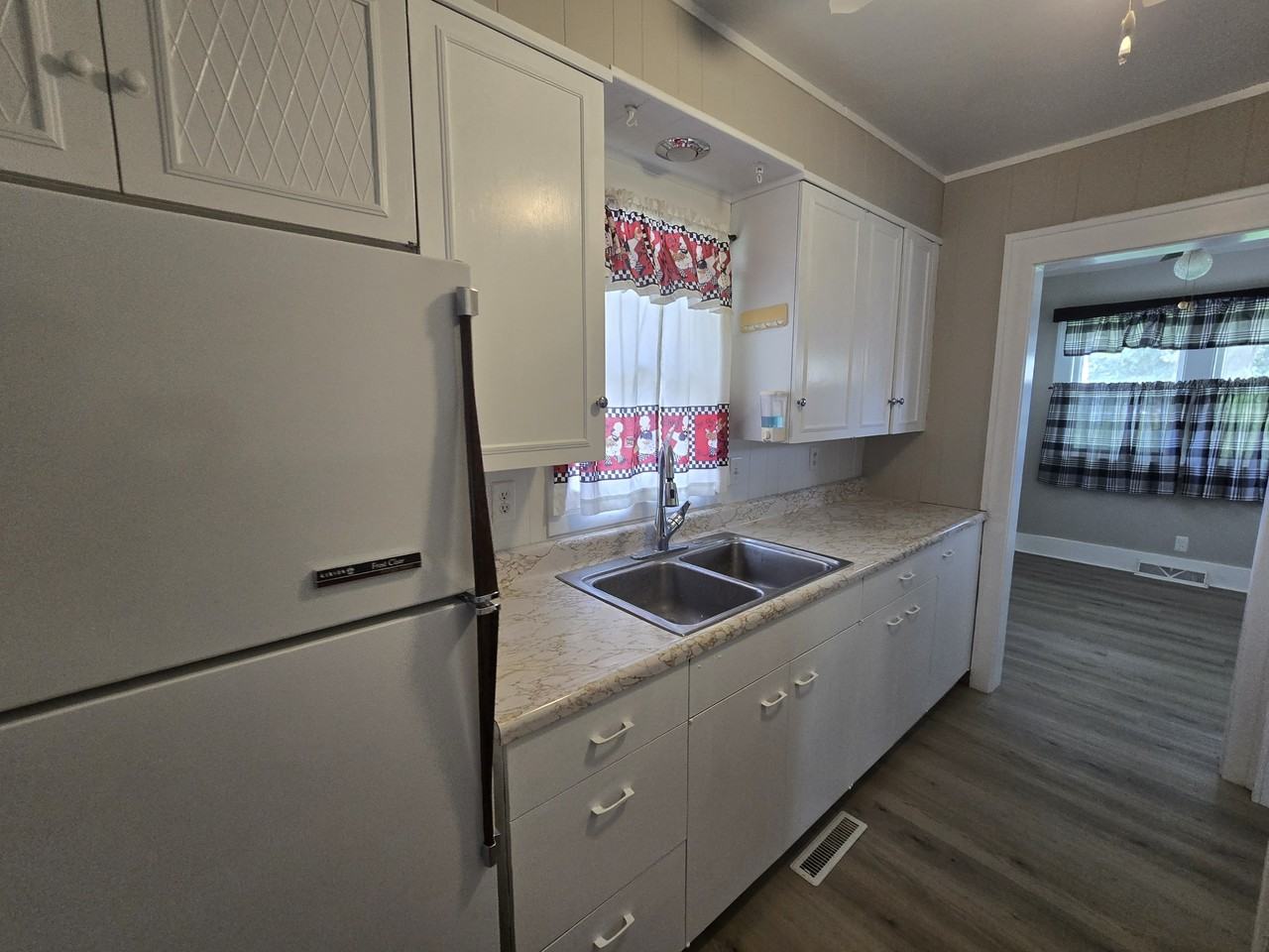 1124 Kern St #1 - Photo 4 of 22