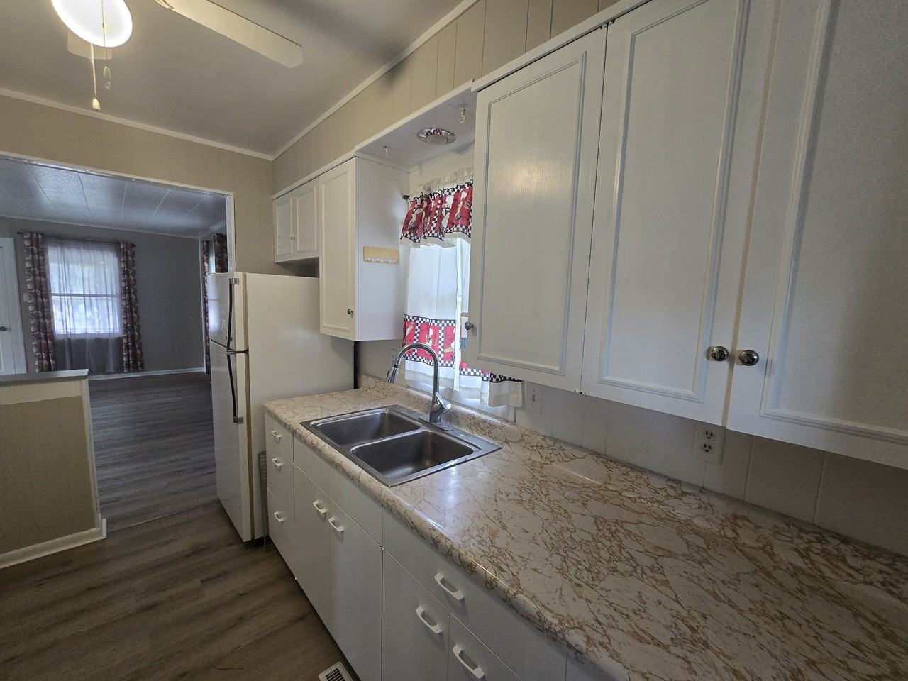 1124 Kern St #1 - Photo 5 of 22