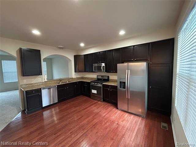 44681 Ellery Ln - Photo 3 of 17