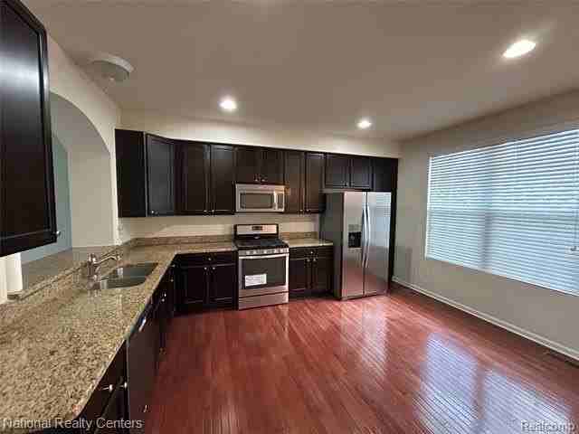 44681 Ellery Ln - Photo 4 of 17