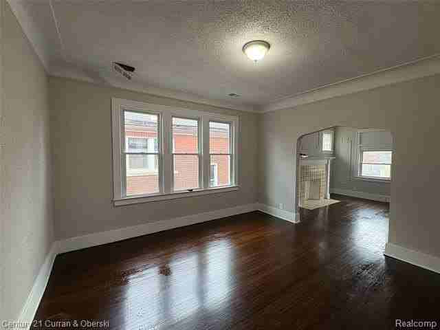 3014 Sturtevant St - Photo 5 of 18