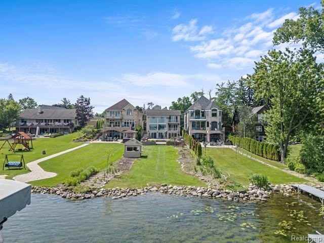 2380 Walnut Lake Rd