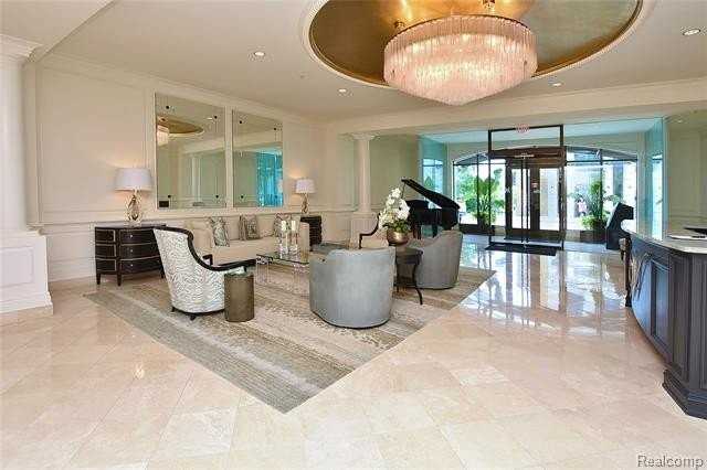 111 Willits St - Photo 4 of 25