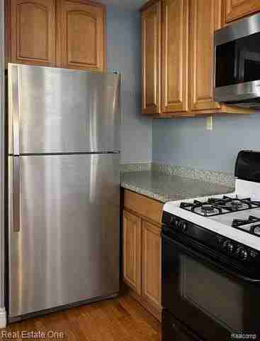 1127 Hoffman Ave - Photo 5 of 21