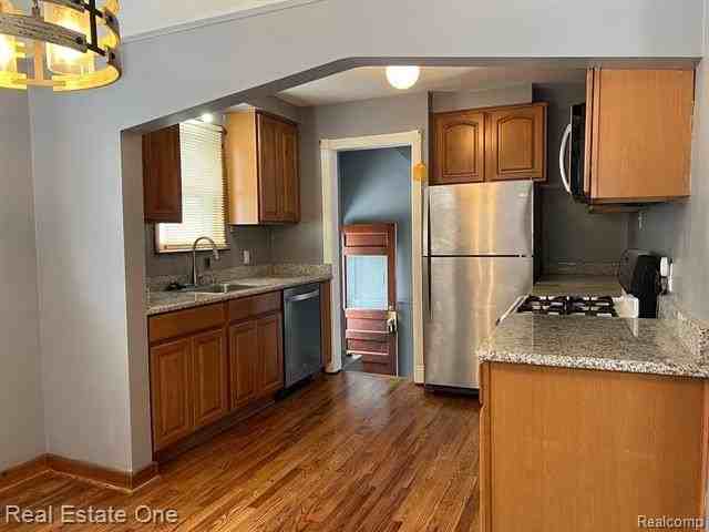 1127 Hoffman Ave - Photo 7 of 21