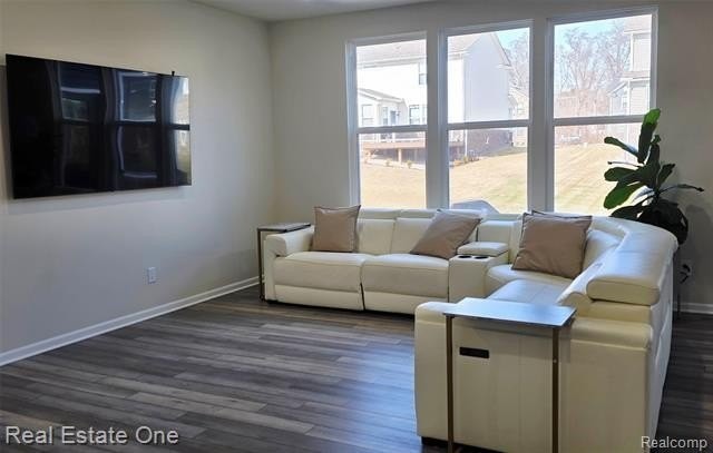 2720 Tulip Way - Photo 3 of 19