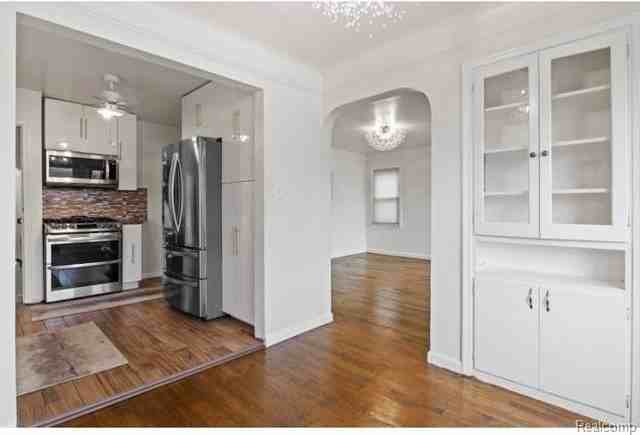 10049 Inkster Rd - Photo 6 of 17