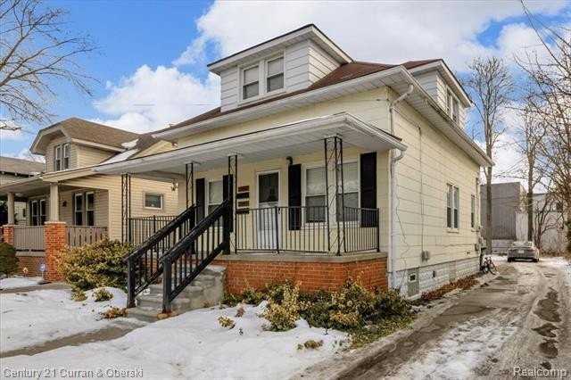 23921 Oxford St - Photo 2 of 26