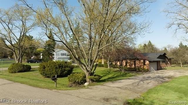 6207 Nicholas Dr - Photo 2 of 43