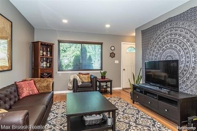 3800 Elmhurst Ave - Photo 2 of 8