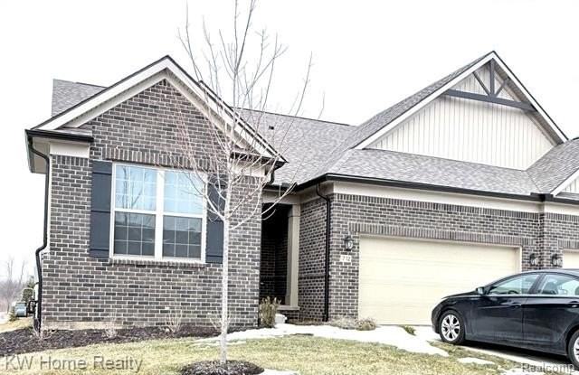 712 W Spaniel Dr - Photo 3 of 34