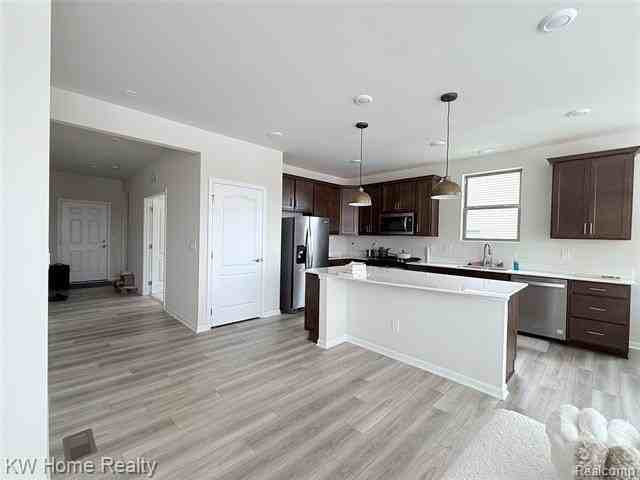 712 W Spaniel Dr - Photo 5 of 34