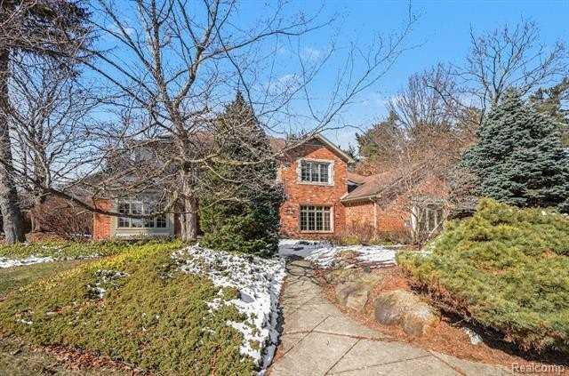 4280 Woodlands Ln - Photo 2 of 38