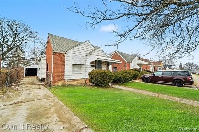 8435 Warwick St - Photo 2 of 15