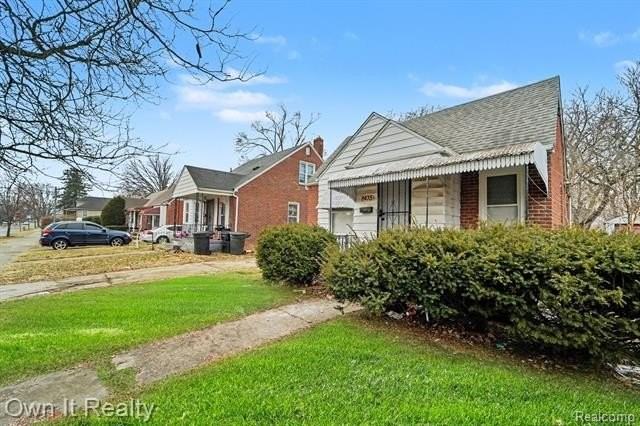 8435 Warwick St - Photo 3 of 15