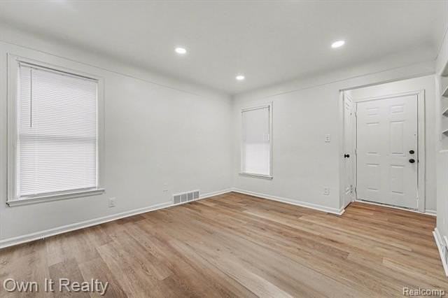 8435 Warwick St - Photo 4 of 15