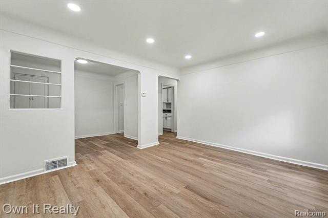 8435 Warwick St - Photo 5 of 15