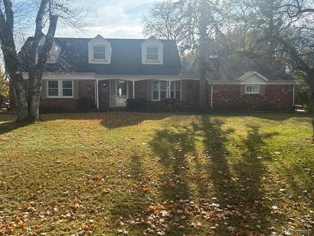 5659 Kingsmill Dr - Photo 3 of 50