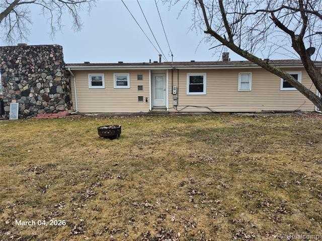 21237 Woodward St - Photo 2 of 17