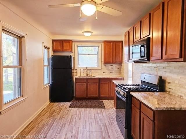 18808 Eastwood Dr - Photo 3 of 10