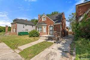 featured image of 4220 Webb St
