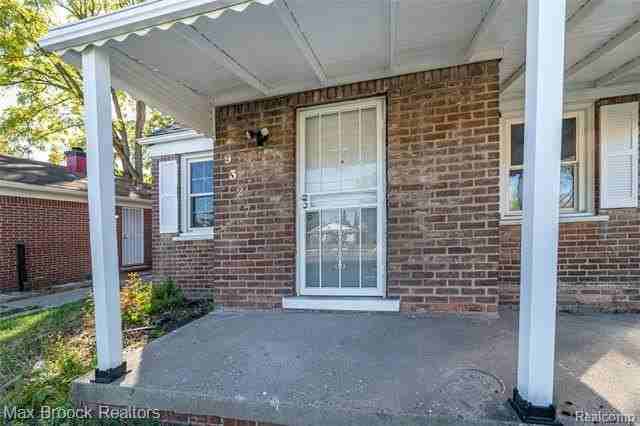 9327 Schaefer Hwy - Photo 4 of 44