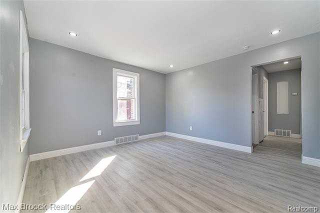 9327 Schaefer Hwy - Photo 6 of 44