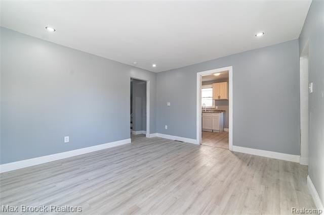 9327 Schaefer Hwy - Photo 7 of 44