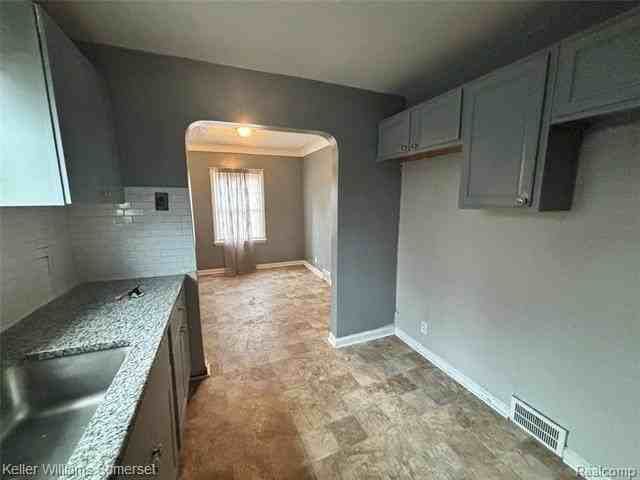 15596 Eastwood St - Photo 4 of 11