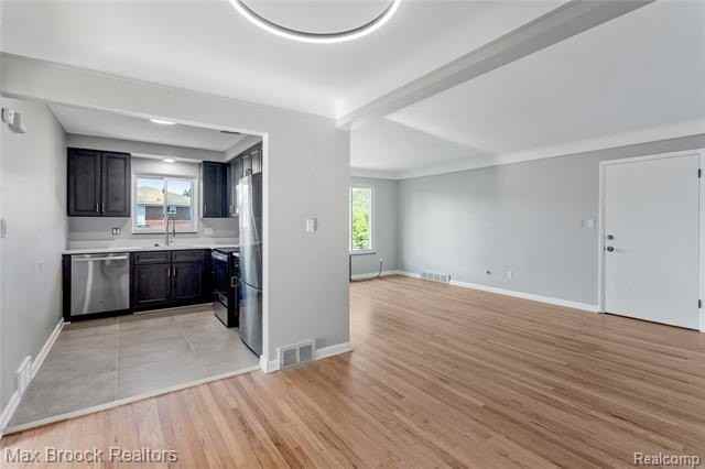 1909 Gardenia Ave #D - Photo 4 of 13