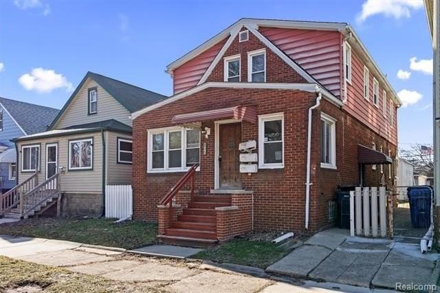 26 Alexander St - Photo 3 of 20