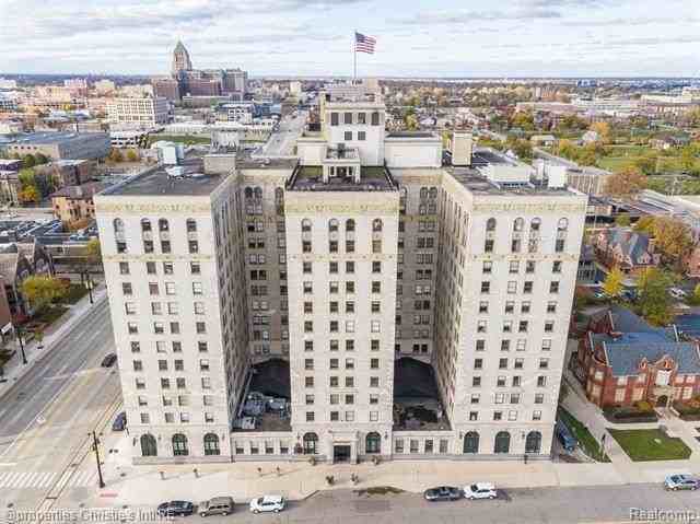 15 E Kirby St #810